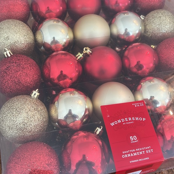 50 RED AND GOLD ORNAMENTS - Picture 2 of 4